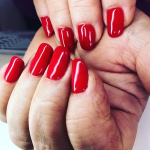 Image post by @nestanails on Instagram
