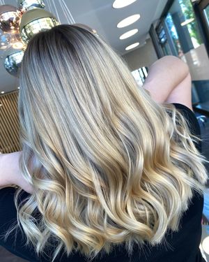 Image post by @enjoyhairstyling.aalen on Instagram
