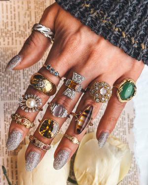 Image post by @maejeanvintage on Instagram