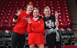 Image post by @UHCougarVB on Twitter