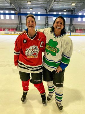 Image post by @DawgsHockey on Twitter