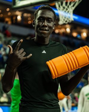 Image post by @UNDmbasketball on Twitter