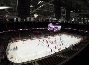 Image post by @du_hockey on Instagram