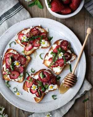 Image post by @crowded_kitchen on Instagram