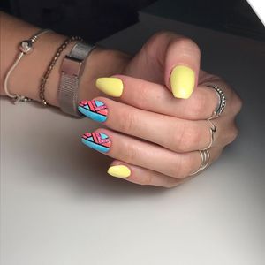 Image post by @nestanails on Instagram