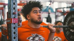 Image post by @UNMLoboFB on Twitter