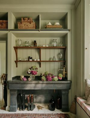 Image post by @_stay_inside on Instagram