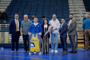 Image post by @HofstraWREST on Twitter