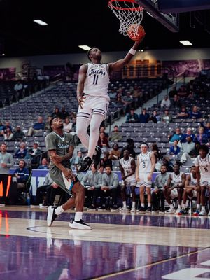 Image post by @izzypalmisanophotography on Instagram