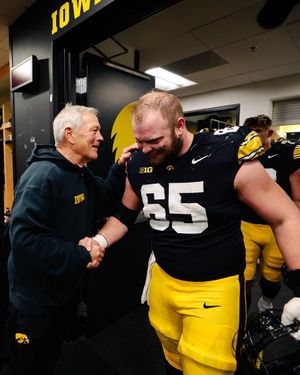 Image post by @HawkeyeFootball on Twitter