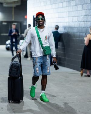 Image post by @cantguard_malik on Instagram