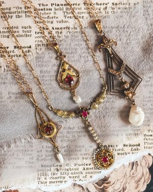 Image post by @maejeanvintage on Instagram