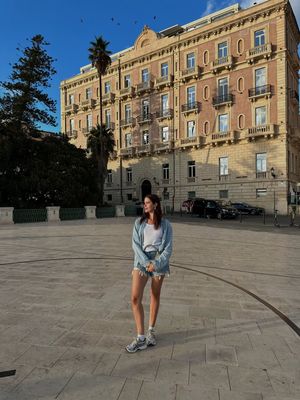 Image post by @valeriechapman on Instagram
