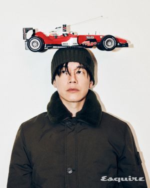 Image post by @esquire.korea on Instagram