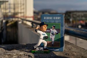 Image post by @everettaquasox on Instagram