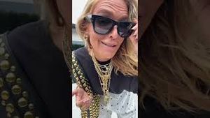 Video post by @shop.with.caroline on YouTube