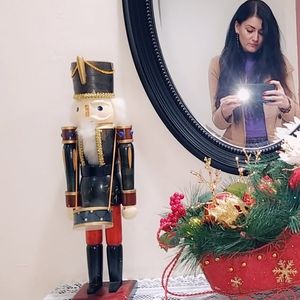 Image post by @zarinamunavarzadeh_official on Instagram