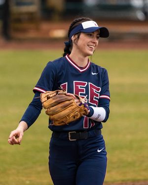 Image post by @leeusoftball on Instagram