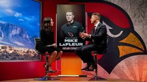 Video post by @azcardinals on YouTube