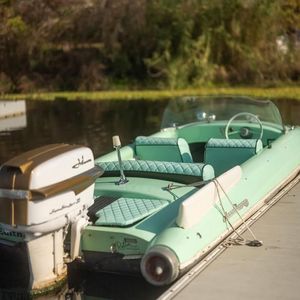 Image post by @retroboatrentalsatx on Facebook