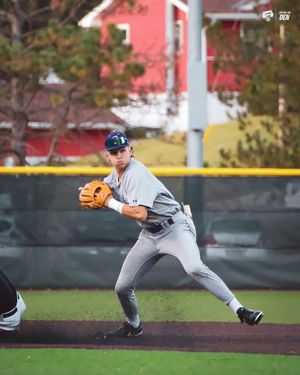 Image post by @bubruins_bsbl on Instagram