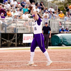 Image post by @uwsoftball on Instagram