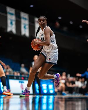 Image post by @uoftwbasketball on Instagram