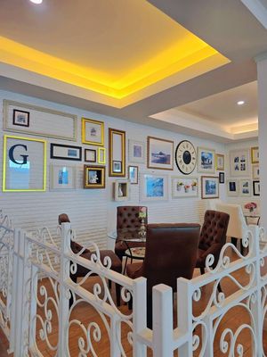 Image post by @gallerylakeview on Facebook