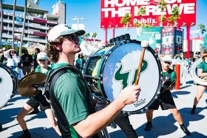 Image post by @usfhot on Instagram