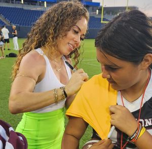 Image post by @cleatsandstilettos on Instagram