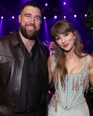 Image post by @extratv on Instagram