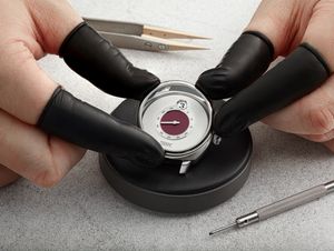 Image post by @fearswatches on Instagram