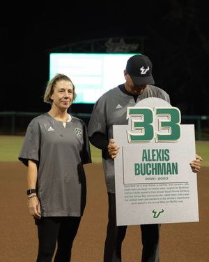 Image post by @USFSoftball on Twitter