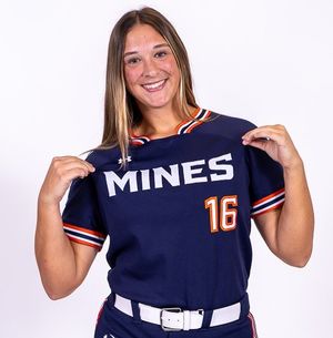 Image post by @MinesSoftball on Twitter