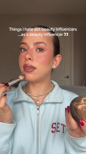 Video post by @anyaweitz on TikTok