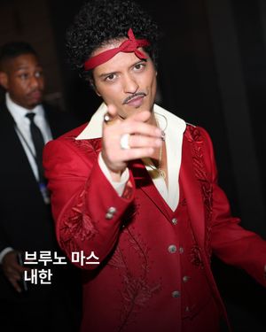 Image post by @esquire.korea on Instagram