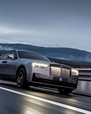 Image post by @rollsroycecarsna on Instagram