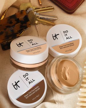 Image post by @itcosmetics on Instagram