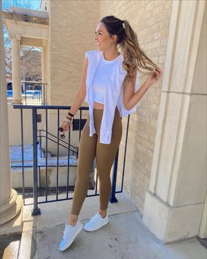 Image post by @sabrinanoellee on Instagram