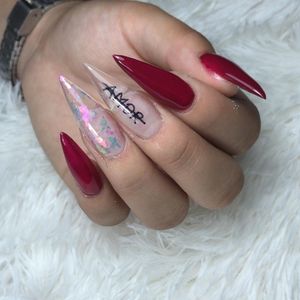 Image post by @nestanails on Instagram