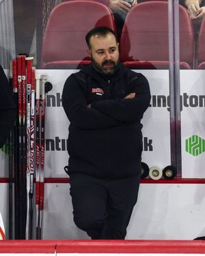 Image post by @du_hockey on Instagram