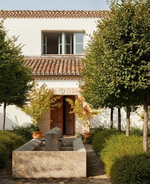 Image post by @_stay_inside on Instagram