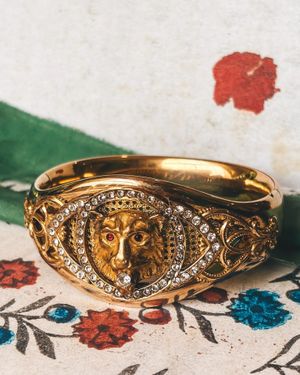 Image post by @maejeanvintage on Instagram