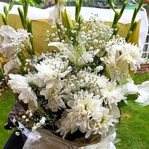 Image post by @sayitwithflowerspk on Facebook