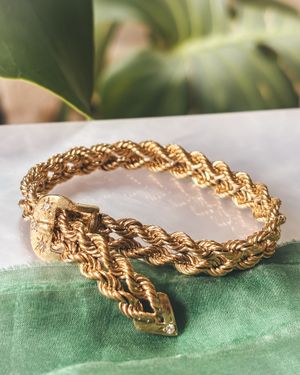Image post by @maejeanvintage on Instagram