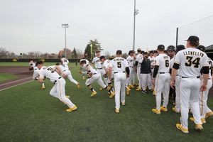 Image post by @UIBaseball on Twitter