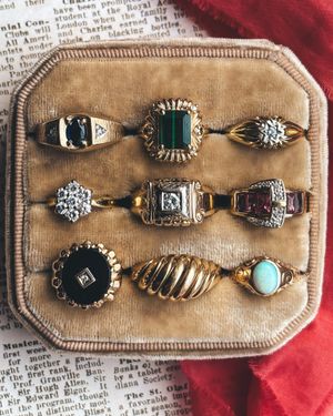 Image post by @maejeanvintage on Instagram