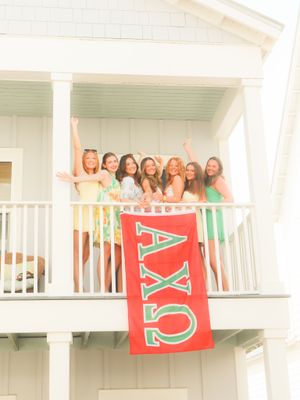 Image post by @alphachiua on Instagram