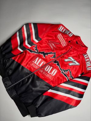 Image post by @jeaniusjackets on Instagram