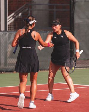 Image post by @ou_wtennis on Instagram